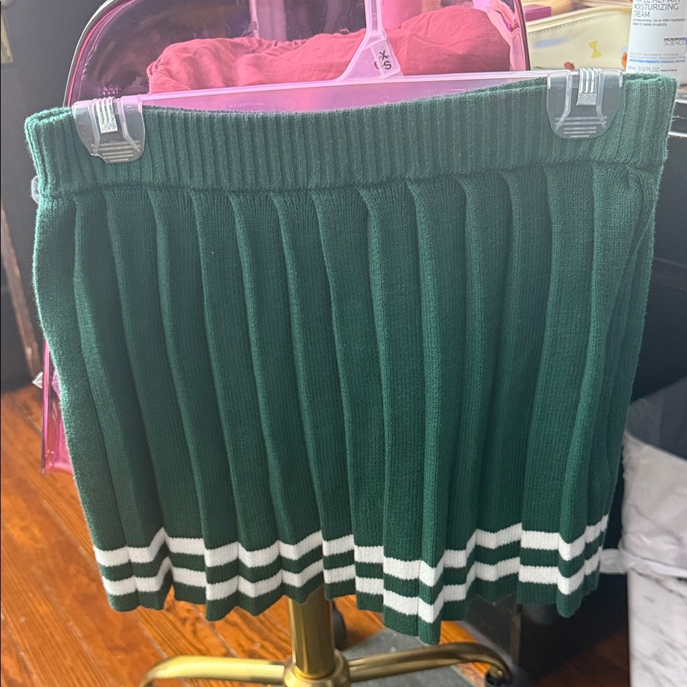 Green Pleated Knit Skirt